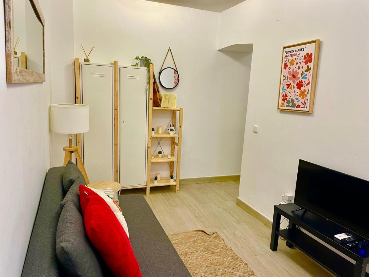 Stylish One Bedroom Flat In The Heart Of Madrid — Photos 1